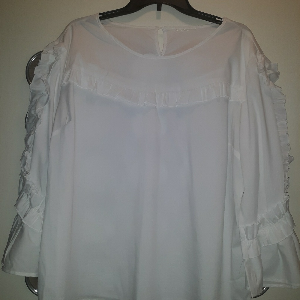 🌺WHITE RUFFLED Blouse